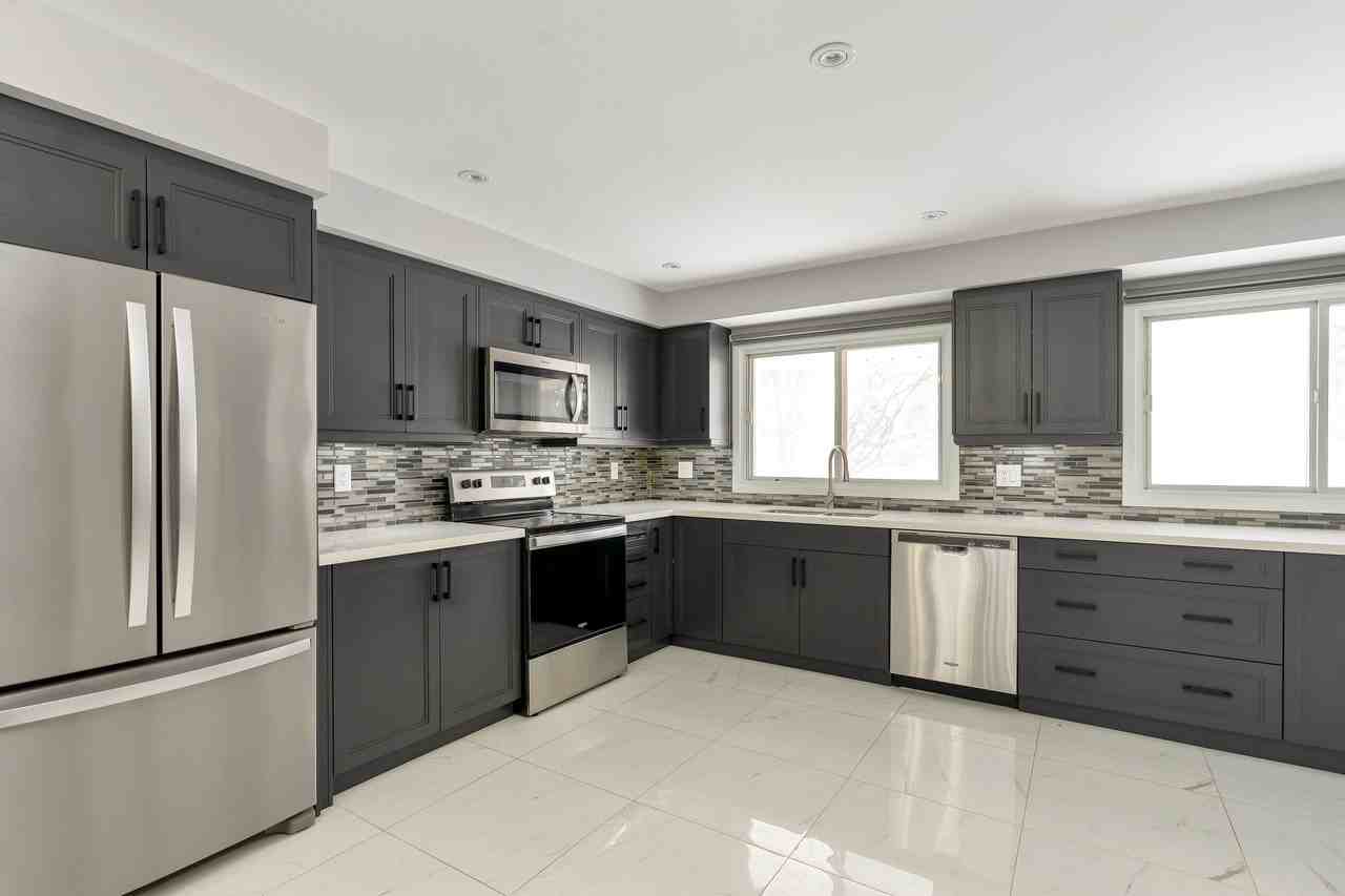 7 Poplar Crescent, Aurora, ON L4G 3M4, Canada - Photo 2 of 50