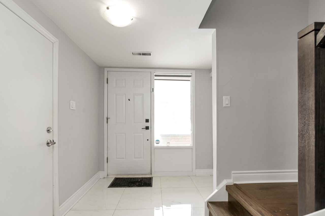 7 Poplar Crescent, Aurora, ON L4G 3M4, Canada - Photo 4 of 50