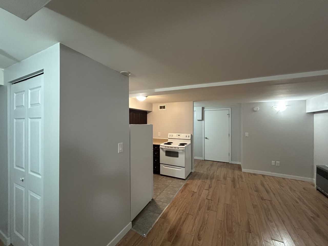 499 Osborne St - Photo 3 of 24