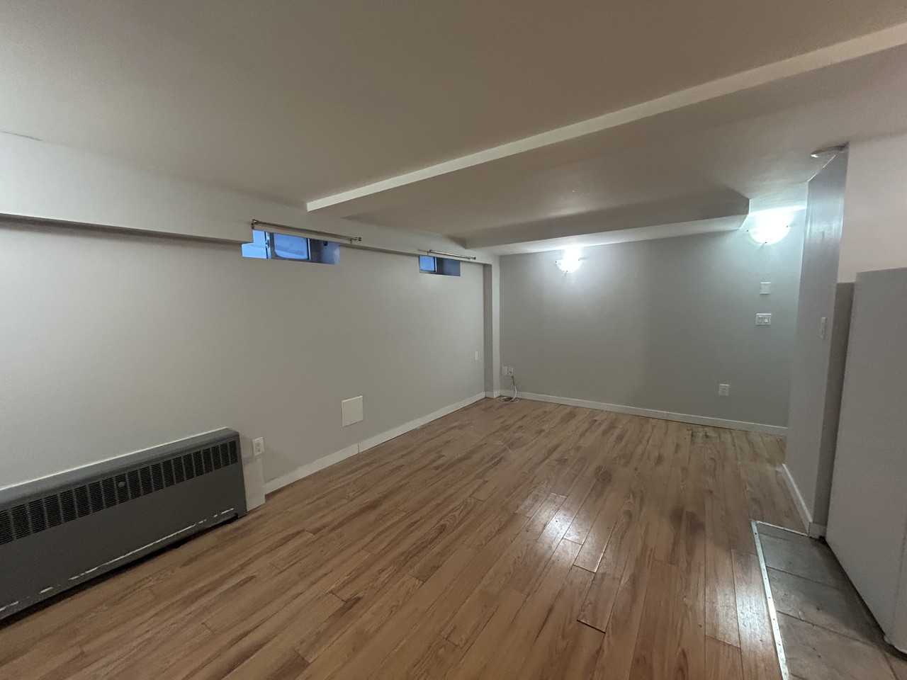 499 Osborne St - Photo 6 of 24