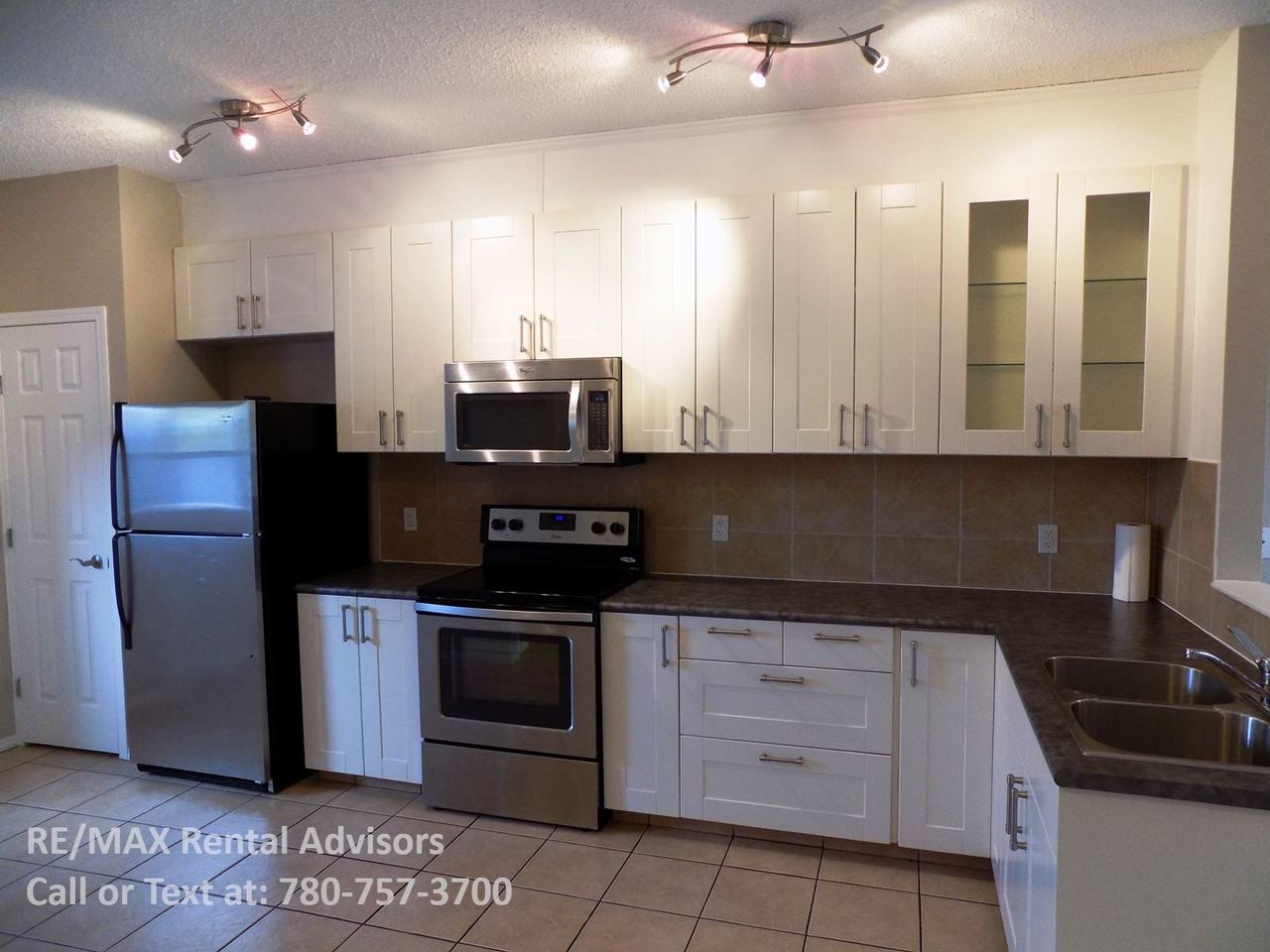 4624 47 Street - Photo 3 of 20