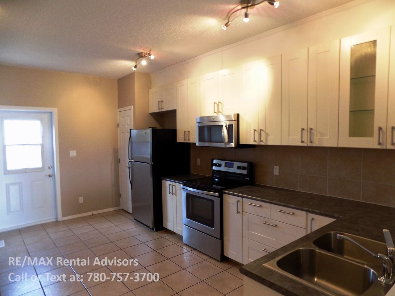 4624 47 Street - Photo 4 of 20