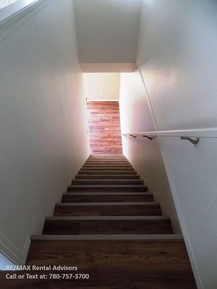 4624 47 Street - Photo 7 of 20