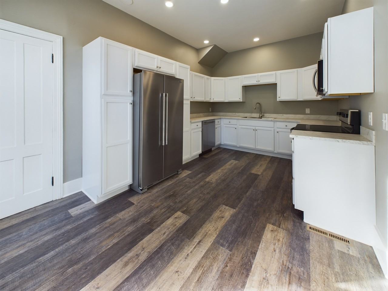 164 W Genesee St Frnt - Photo 4 of 16