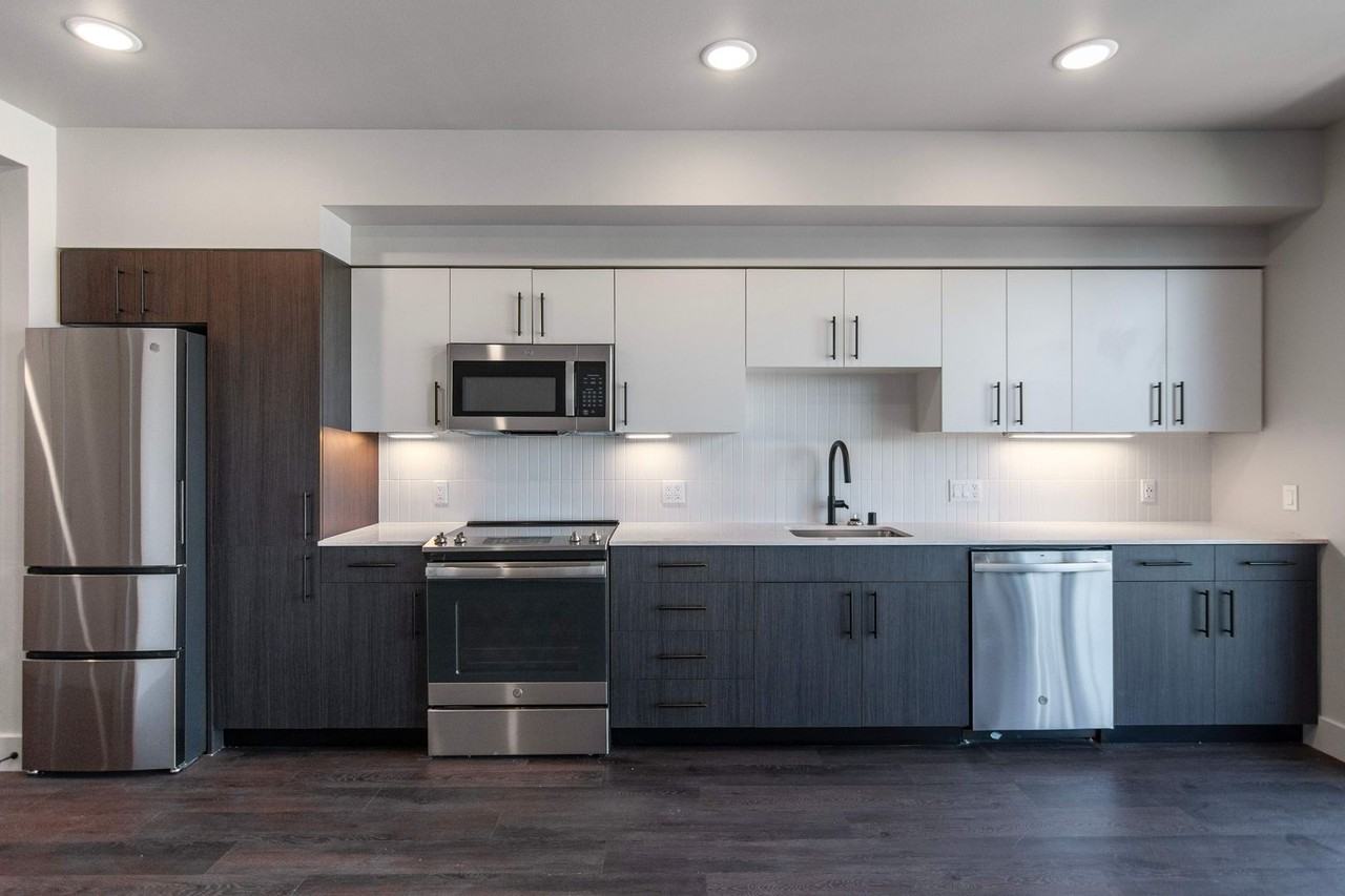 Capitol Hilltop Apartments - Photo 4 of 30