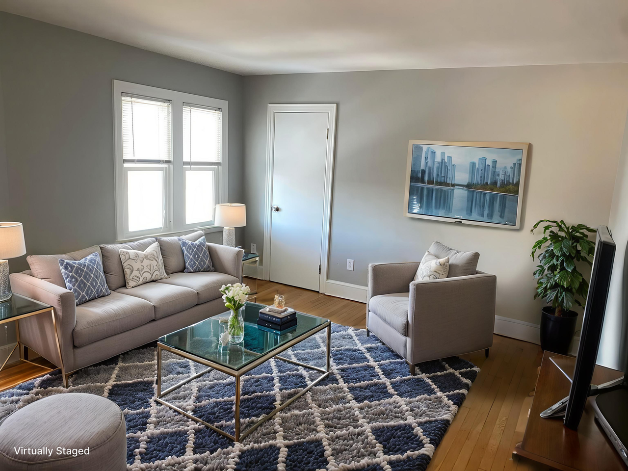 Apartments near water in New London - Photo 5 of 23