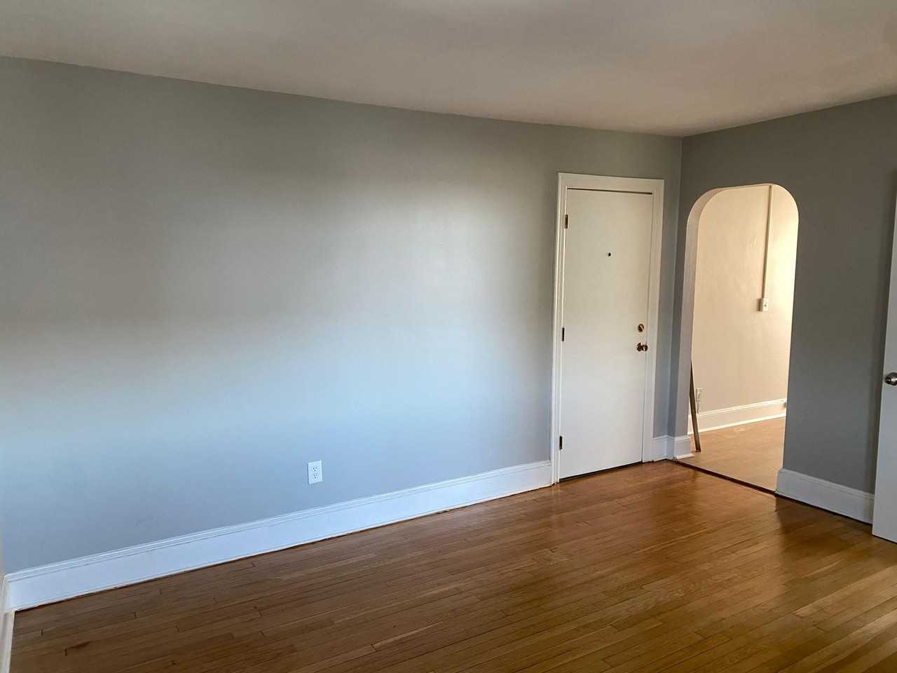 Apartments near water in New London - Photo 7 of 23