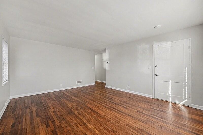 1612 S 32nd Ave #1612S32nd2 - Photo 4 of 17