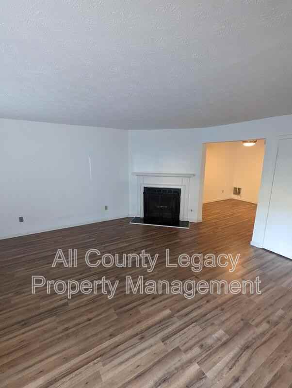 5623 Wells Cir - Photo 2 of 9