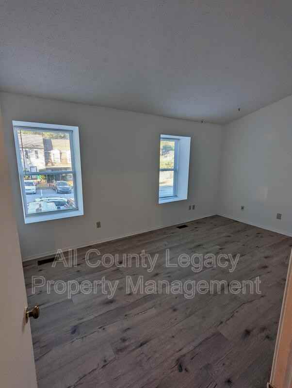 5623 Wells Cir - Photo 6 of 9