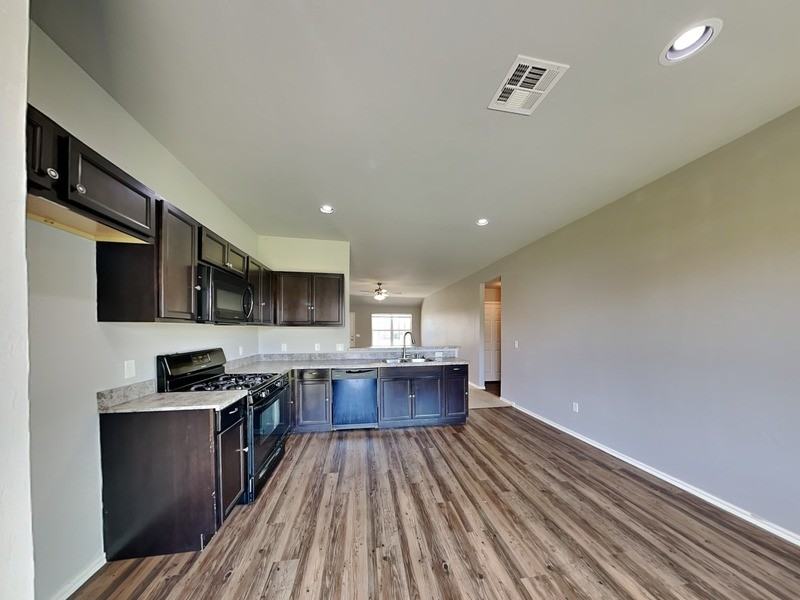 11709 Nw 134th St - Photo 5 of 17