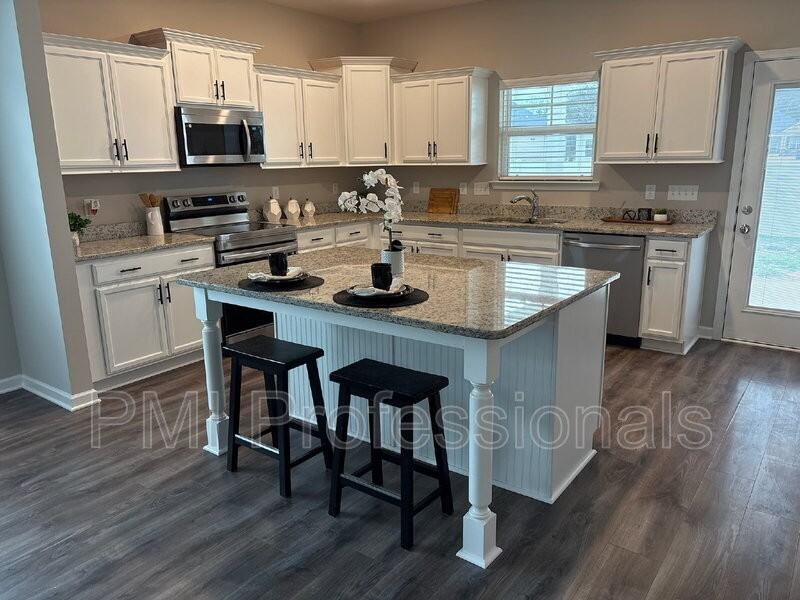 353 Ruby Cate Way - Photo 3 of 28