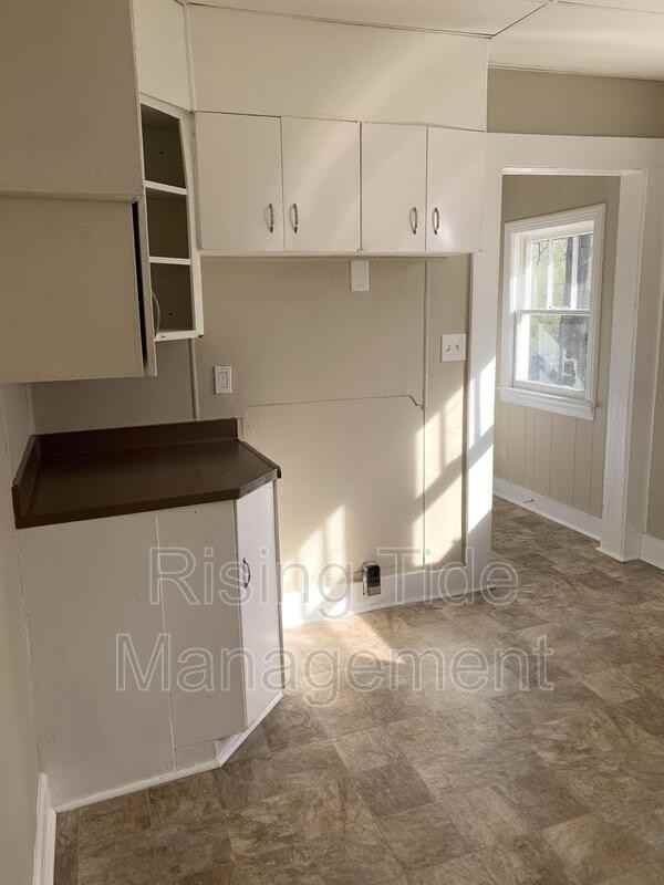 225 75th St N - Photo 5 of 19