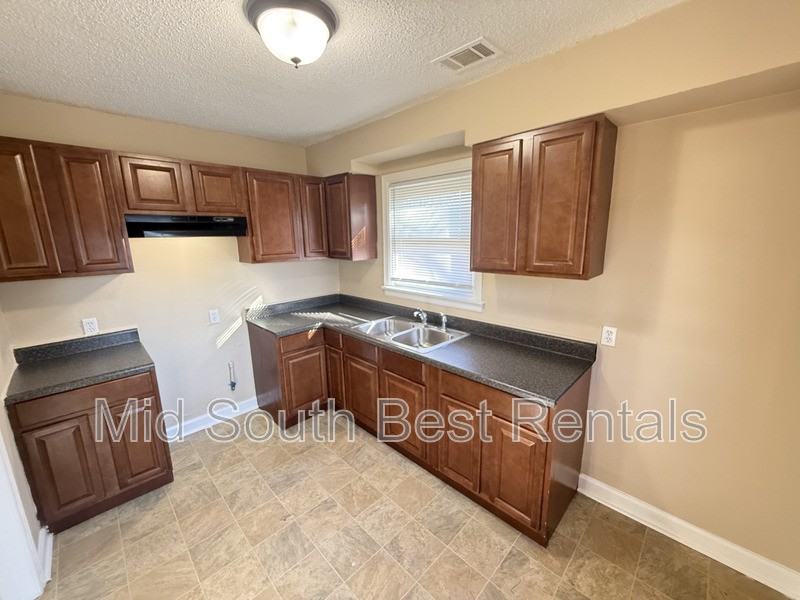 3531 Farmville Ave - Photo 3 of 14
