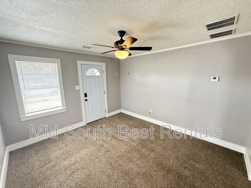 1406 Gill Ave - Photo 3 of 15