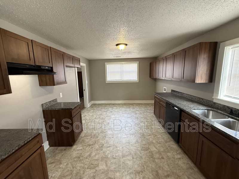 1406 Gill Ave - Photo 4 of 15