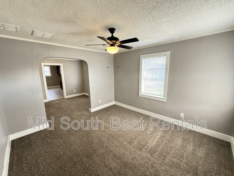 1406 Gill Ave - Photo 5 of 15