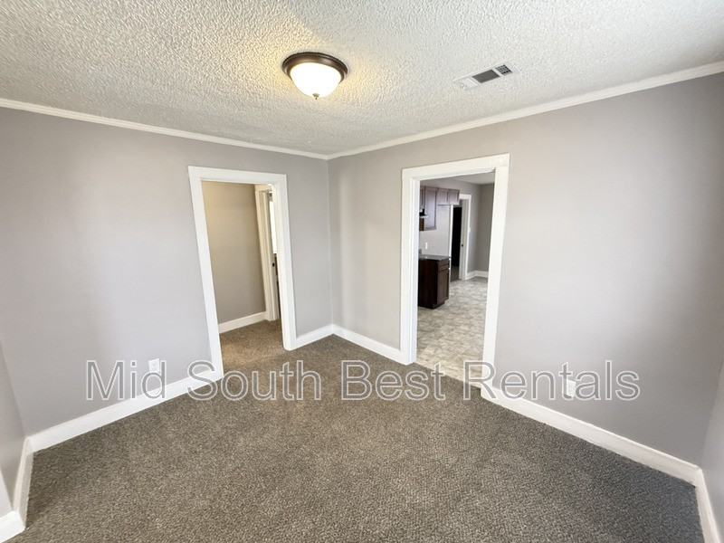 1406 Gill Ave - Photo 6 of 15