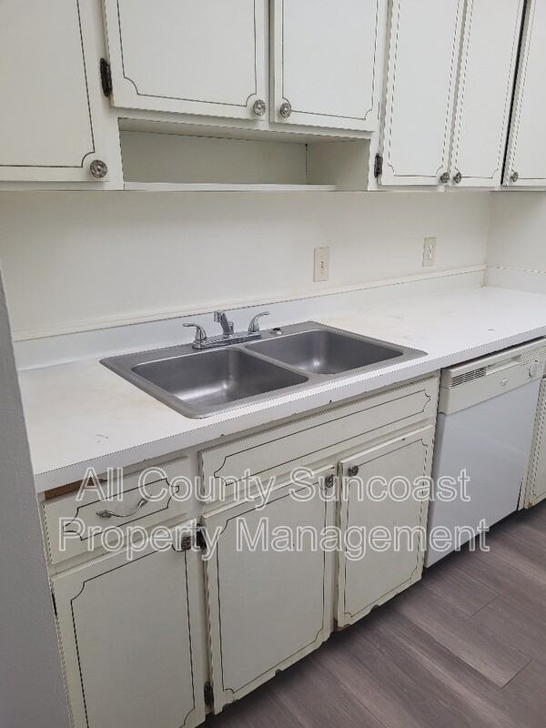 1830 Dr M.L.K. Jr St N #301 - Photo 4 of 7