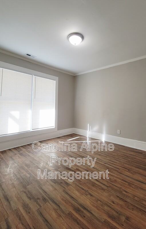 323 Clegg St - Photo 6 of 15