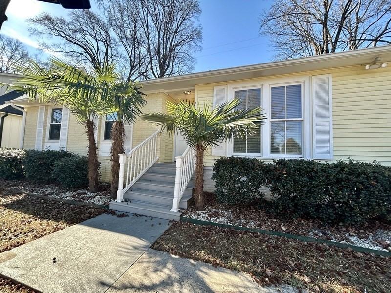 900 Stanfield Dr - Photo 2 of 32