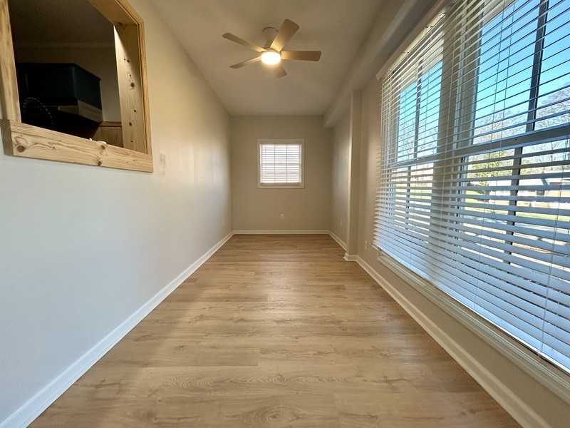 900 Stanfield Dr - Photo 4 of 32