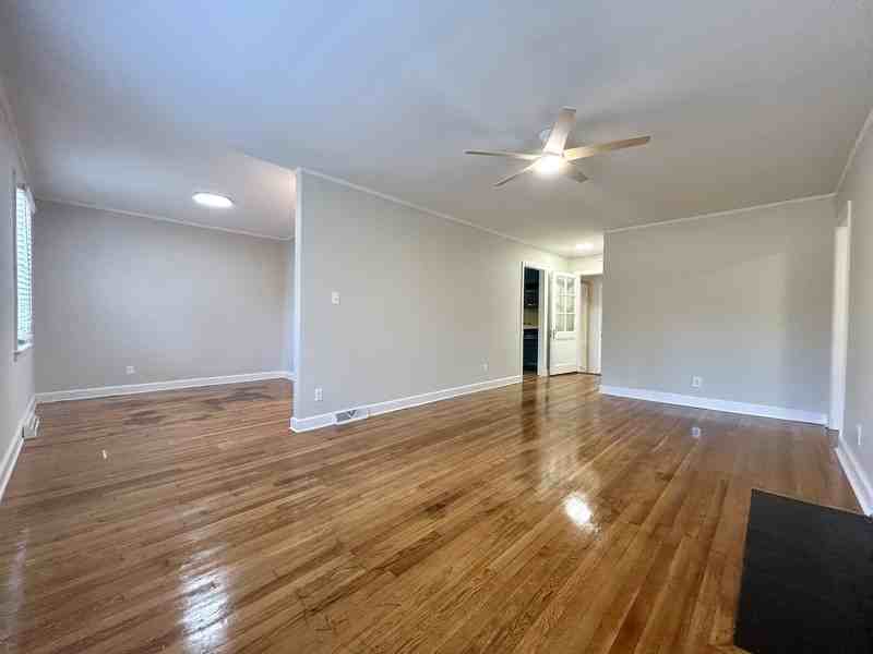 900 Stanfield Dr - Photo 6 of 32