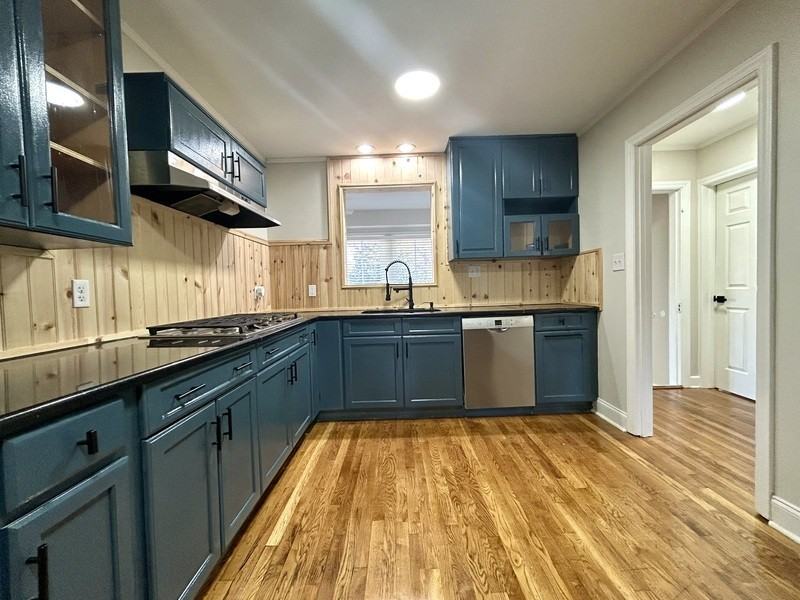 900 Stanfield Dr - Photo 7 of 32