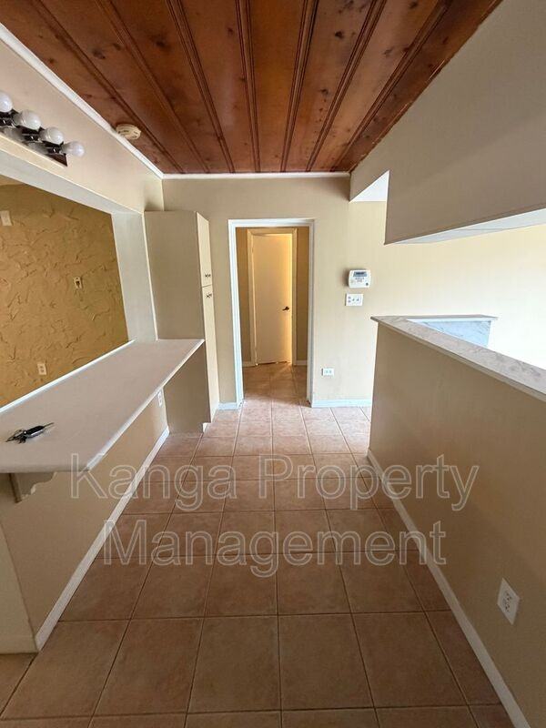 5601 Pierce St - Photo 4 of 23