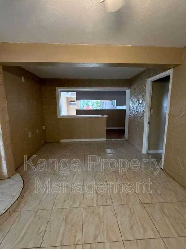 5601 Pierce St - Photo 6 of 23