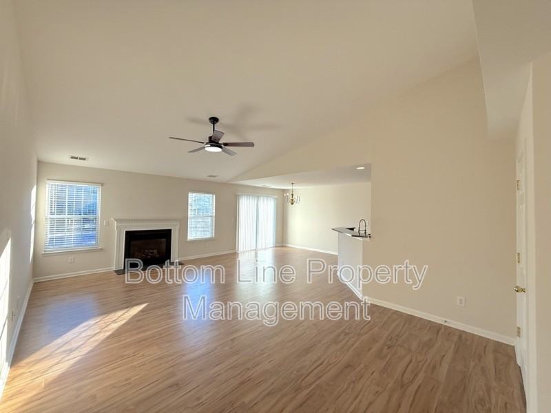 7004 Paddle Wheel Ln - Photo 4 of 31