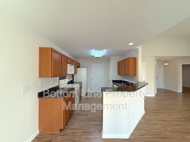 7004 Paddle Wheel Ln - Photo 6 of 31