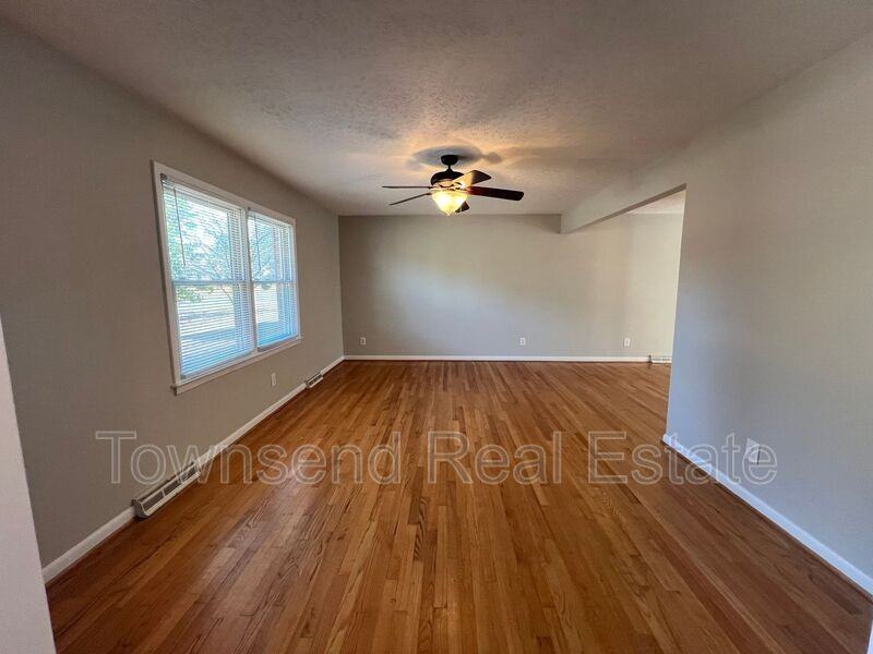 5313 Hampton Rd - Photo 3 of 18