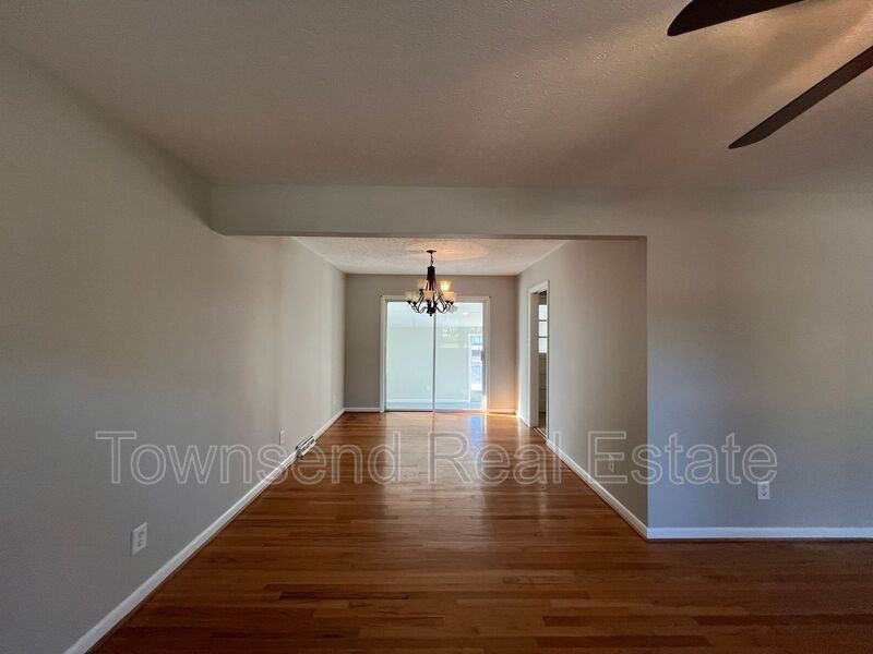 5313 Hampton Rd - Photo 4 of 18