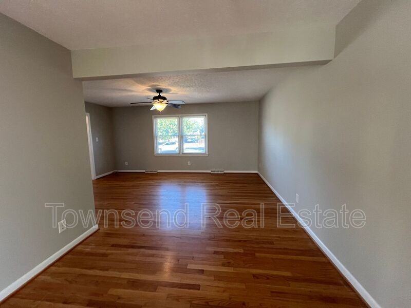 5313 Hampton Rd - Photo 5 of 18