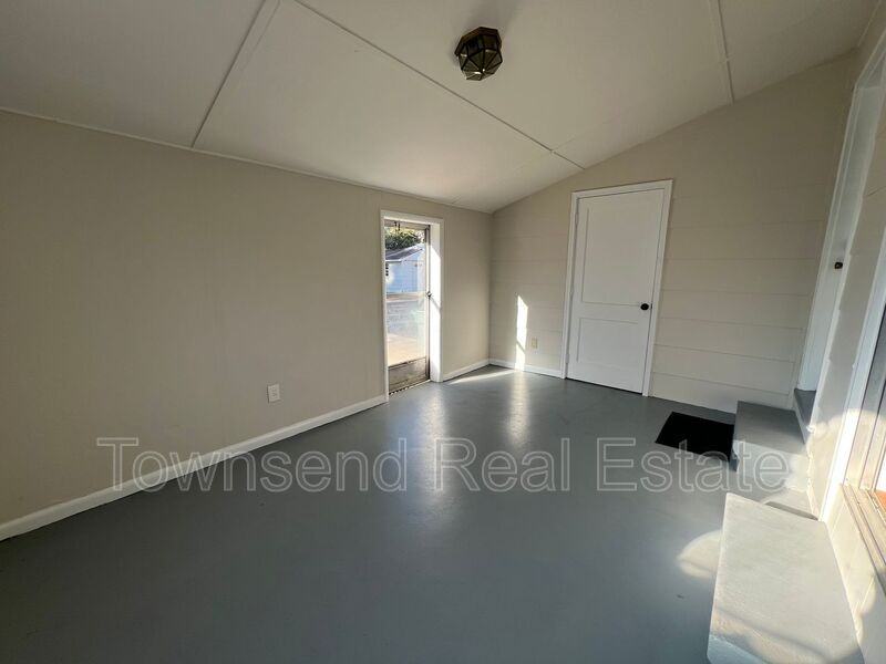 5313 Hampton Rd - Photo 6 of 18