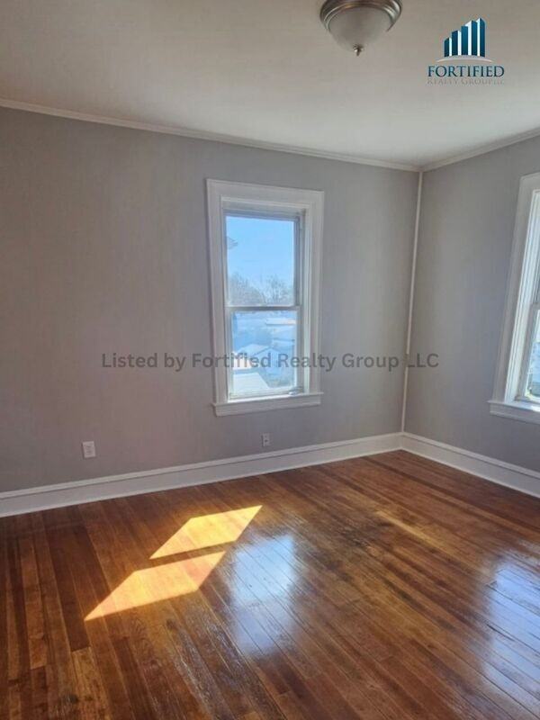 25 Saxon St #2 - Photo 3 of 12