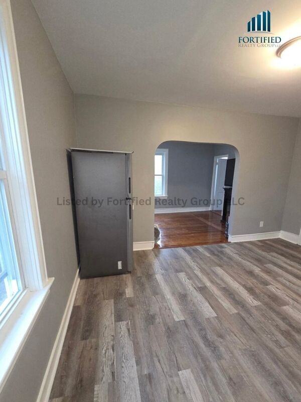 25 Saxon St #2 - Photo 4 of 12