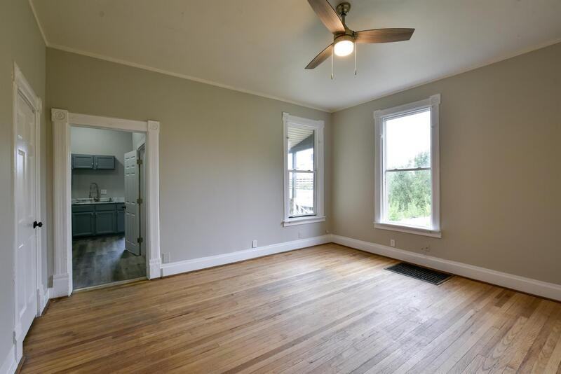 530 S 30th St #1 - Photo 3 of 15