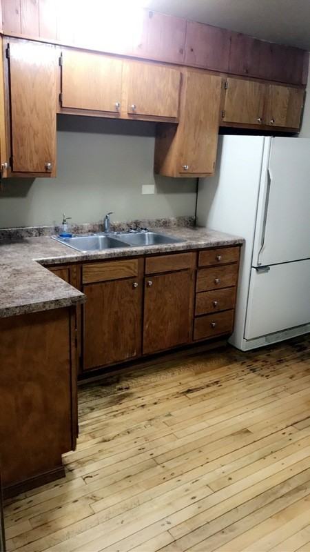 411 8th St - Photo 4 of 19