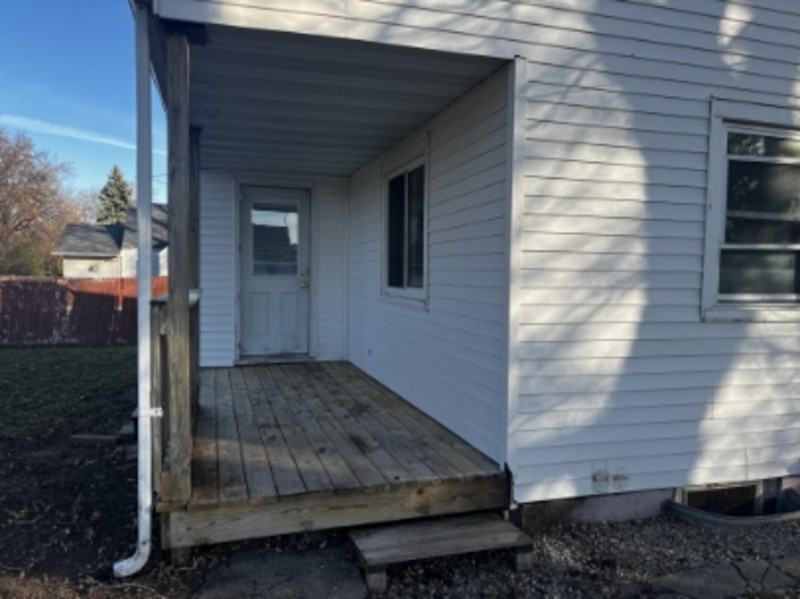 844 3rd St - Photo 3 of 11