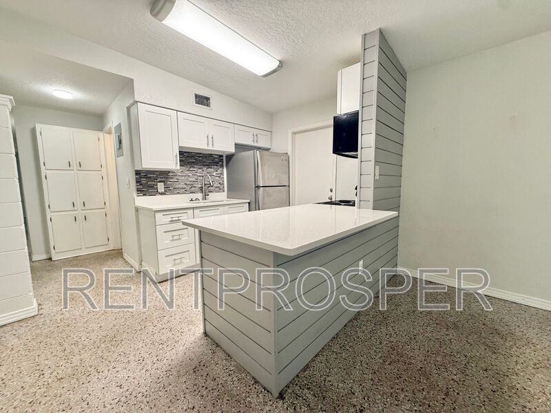 221 Concord Dr - Photo 4 of 14