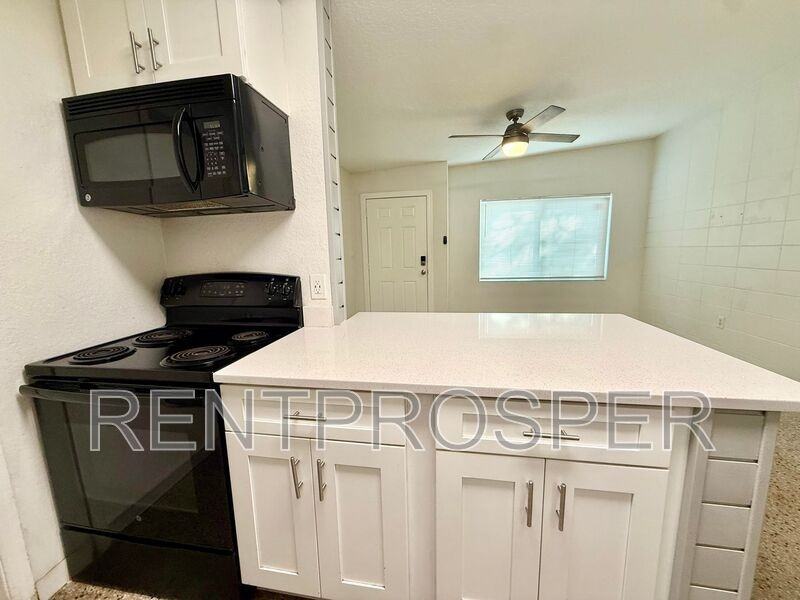 221 Concord Dr - Photo 6 of 14