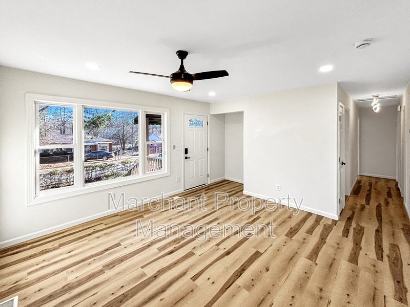 279 Pioneer Pl - Photo 3 of 11