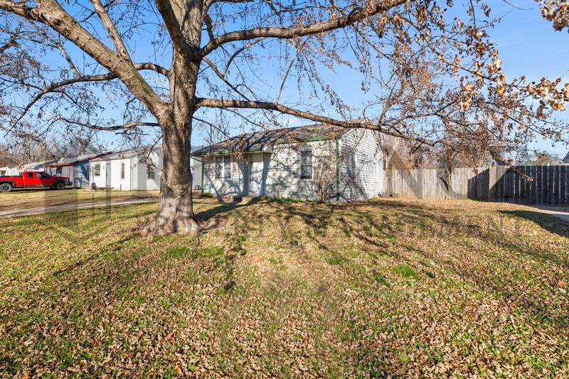 224 W Grover Ave - Photo 3 of 25