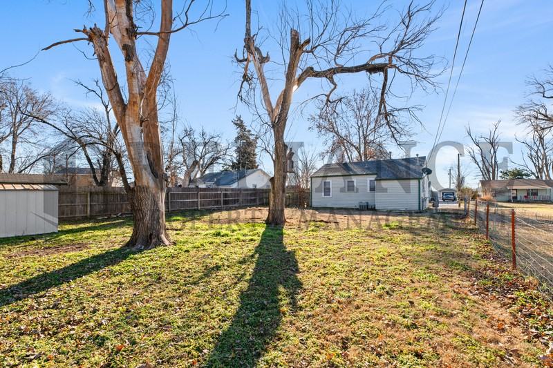 224 W Grover Ave - Photo 6 of 25