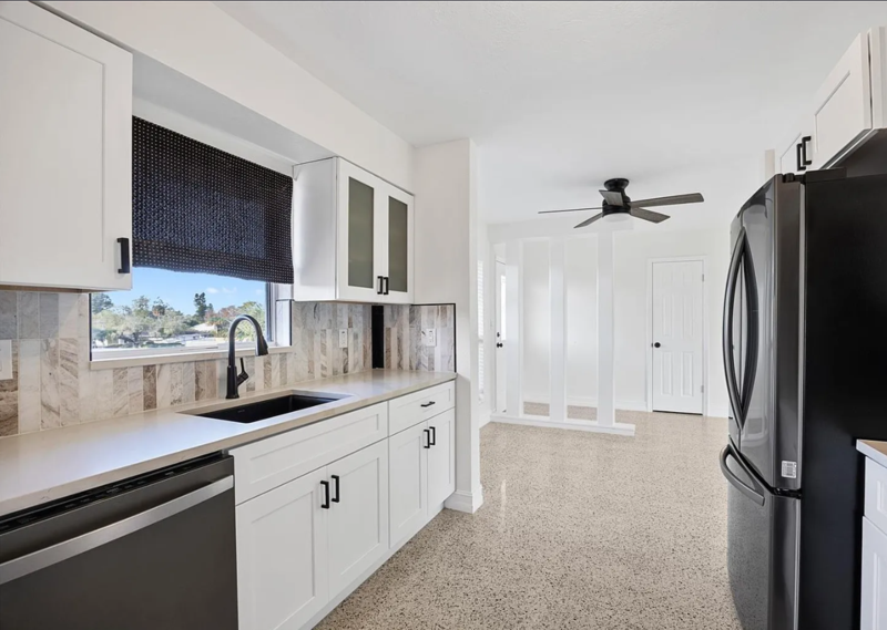 4869 Venetian Blvd Ne - Photo 4 of 44