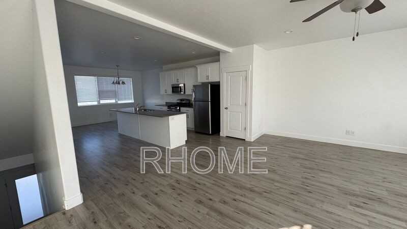 386 S Willow Leaf Rd #207 - Photo 5 of 18