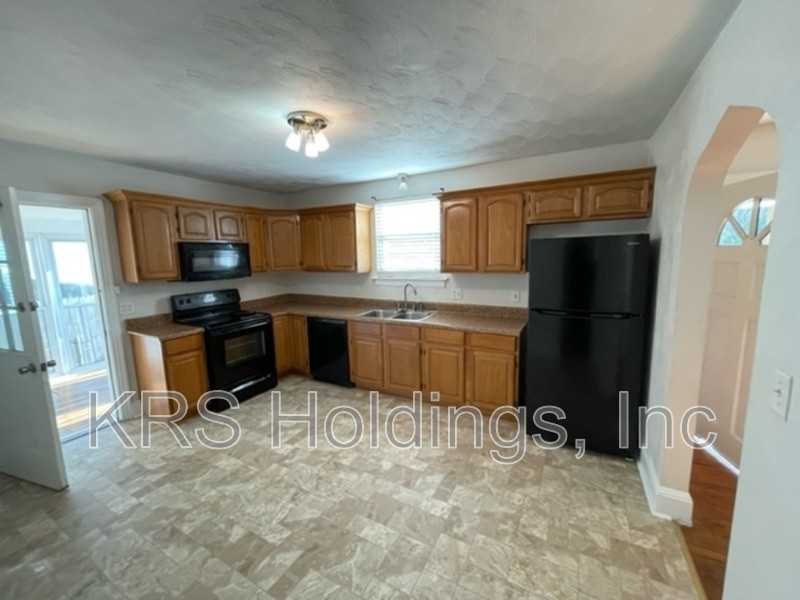 2724 Thomas St - Photo 6 of 27