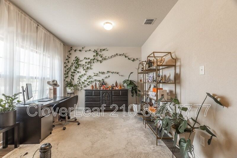 709 Stonemanor Bay - Photo 6 of 46